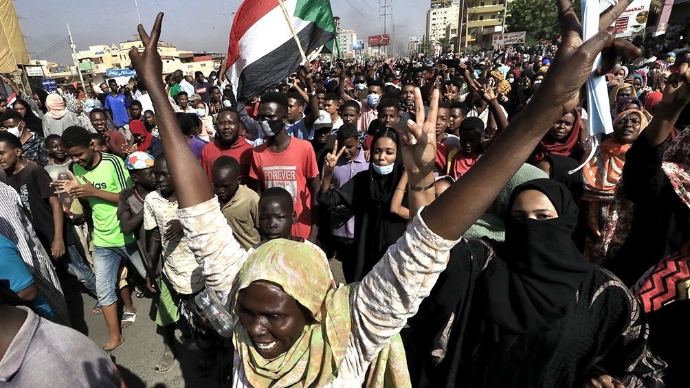 Las FFAA de Sudán arrestaron al premier para formar un nuevo Gobierno