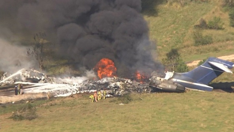 Un avión se estrelló en Texas y sus 21 pasajeros y tripulantes lograron sobrevivir