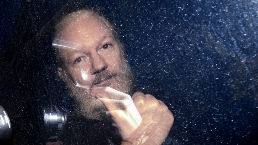 Assange consiguió el permiso para casarse en la cárcel