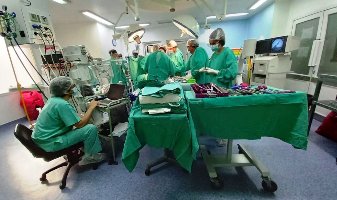 El ISJ gestionó una cirugía de alta complejidad para una niña en el Materno infantil