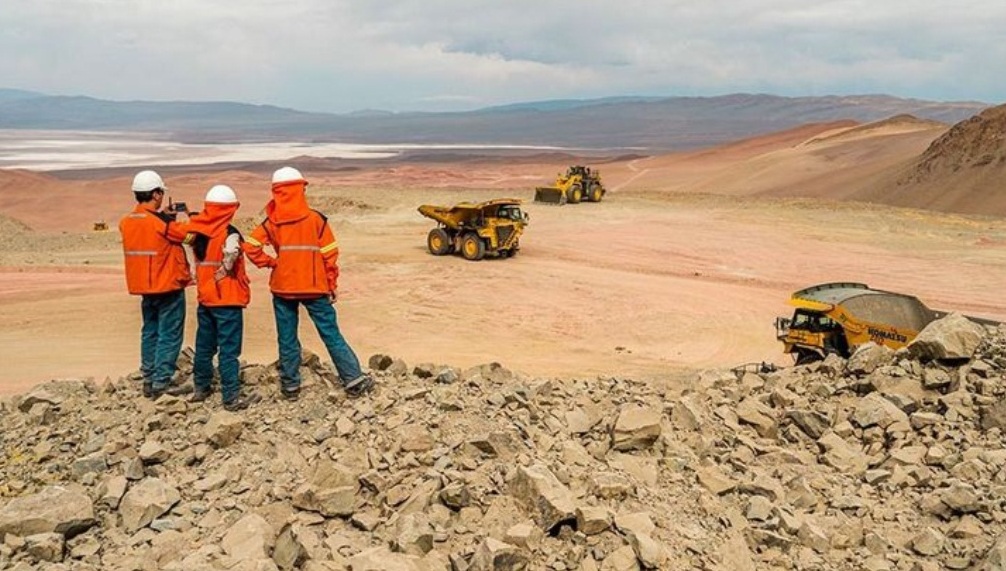 En contraste con los disturbios, las empresas dieron fuerte respaldo a la ley que habilita la minería en Chubut