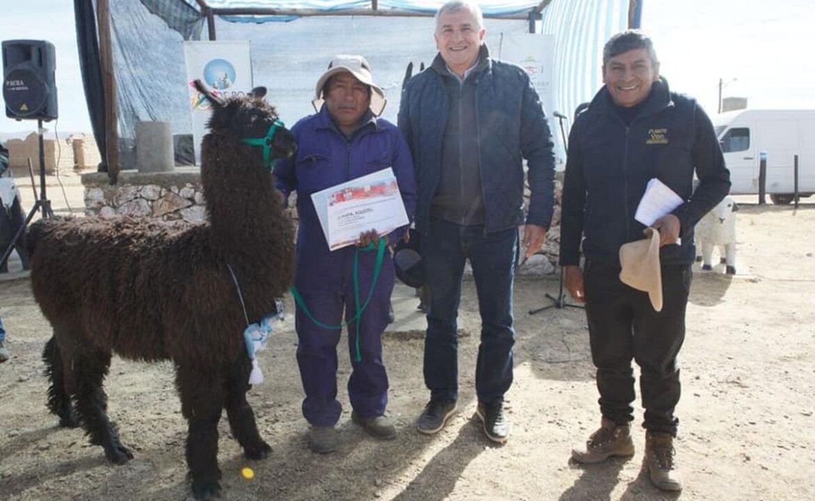 Morales entregó fondos del PROCANOR a comunidades de Rinconada