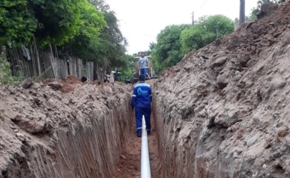 Agua Potable instala una red cloacal en el barrio El triángulo de Yuto
