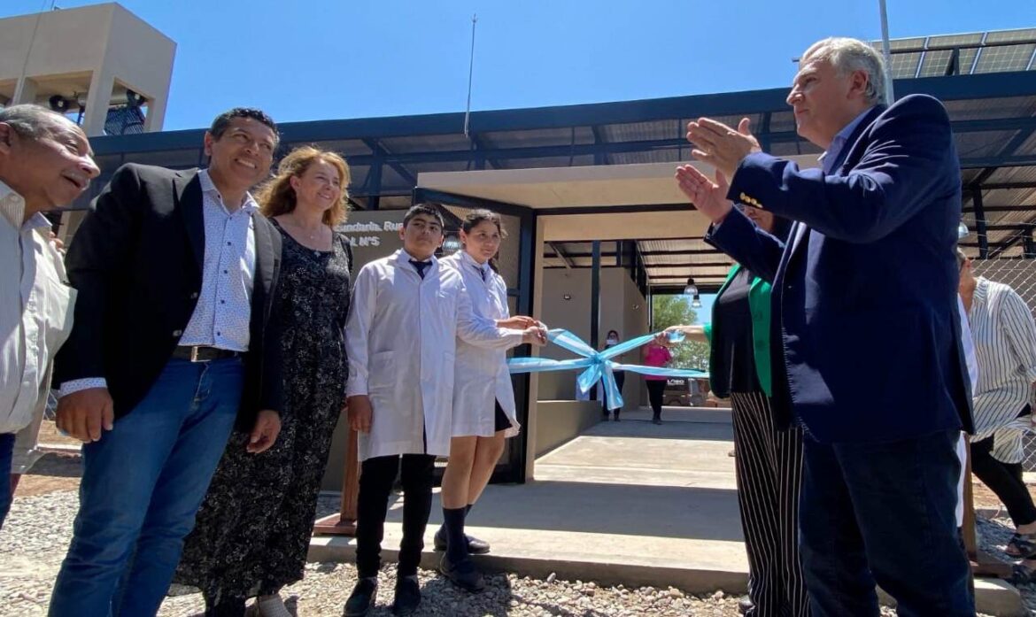 Morales inauguró una nueva escuela en Palma Sola
