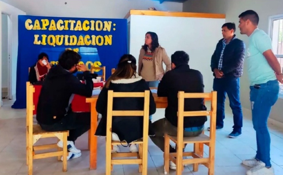 Asuntos y relaciones municipales capacita a personal municipal de Pampa Blanca