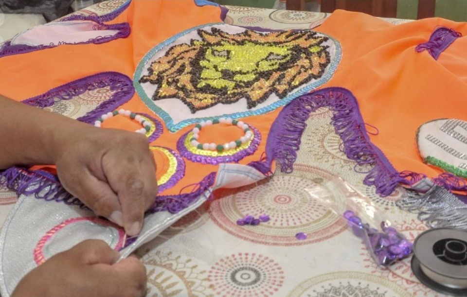 Los detalles del trabajo artesanal en el disfraz del diablo del carnaval de Humahuaca