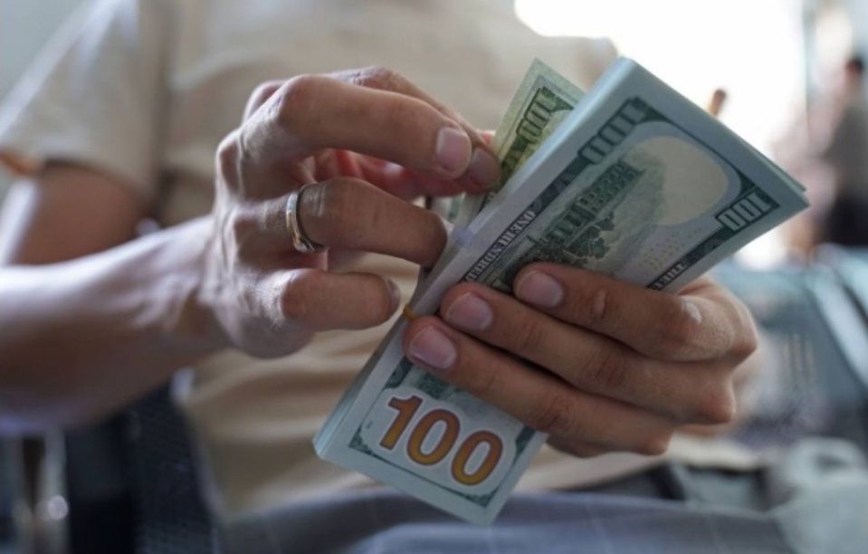 Dólar oficial superó la barrera de $200 en Argentina