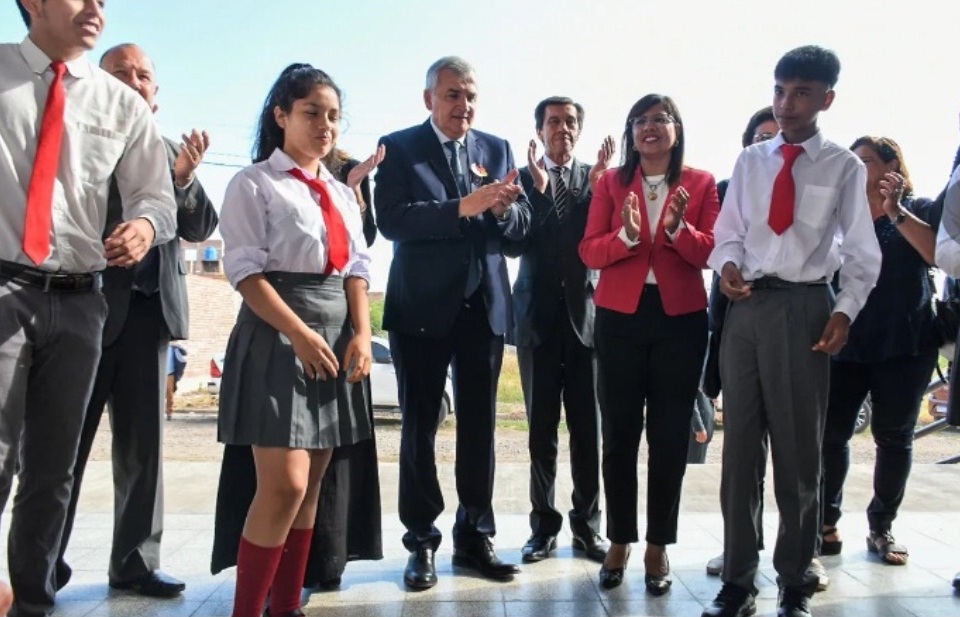 Con la inauguración del Colegio Secundario N° 41, Morales inició el ciclo lectivo del secundario