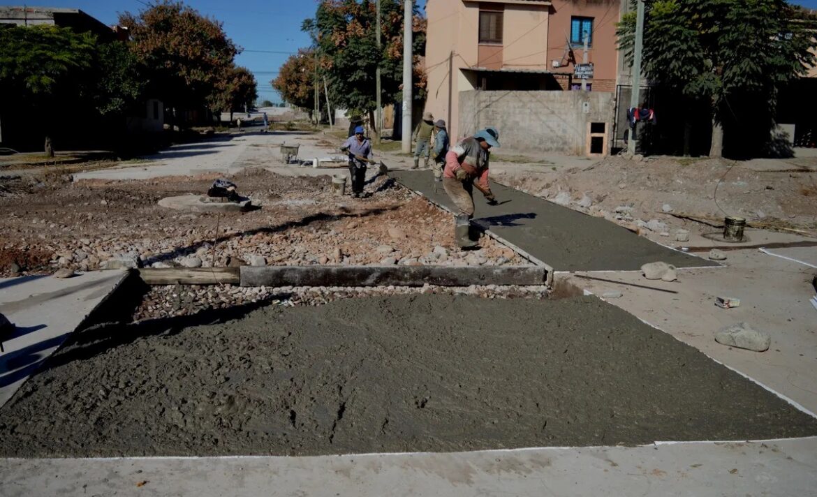 Avanzan obras de pavimentación y del parque urbano en el barrio Tupac Amaru