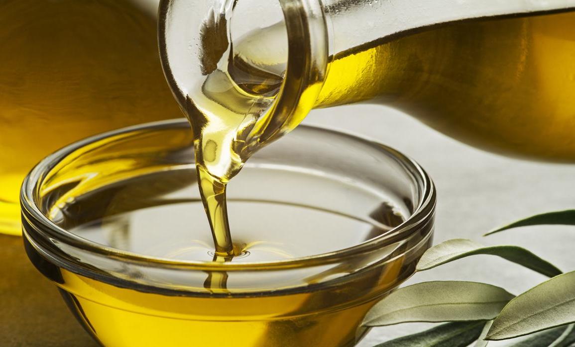 Tomar una cucharada de aceite de oliva en ayunas ayuda a bajar de peso