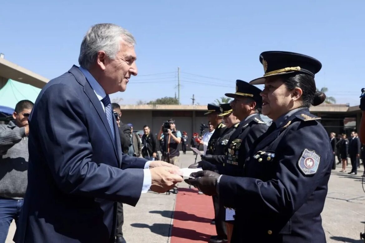 Morales puso en funciones al nuevo subjefe de policía y entregó 2.000 ascensos