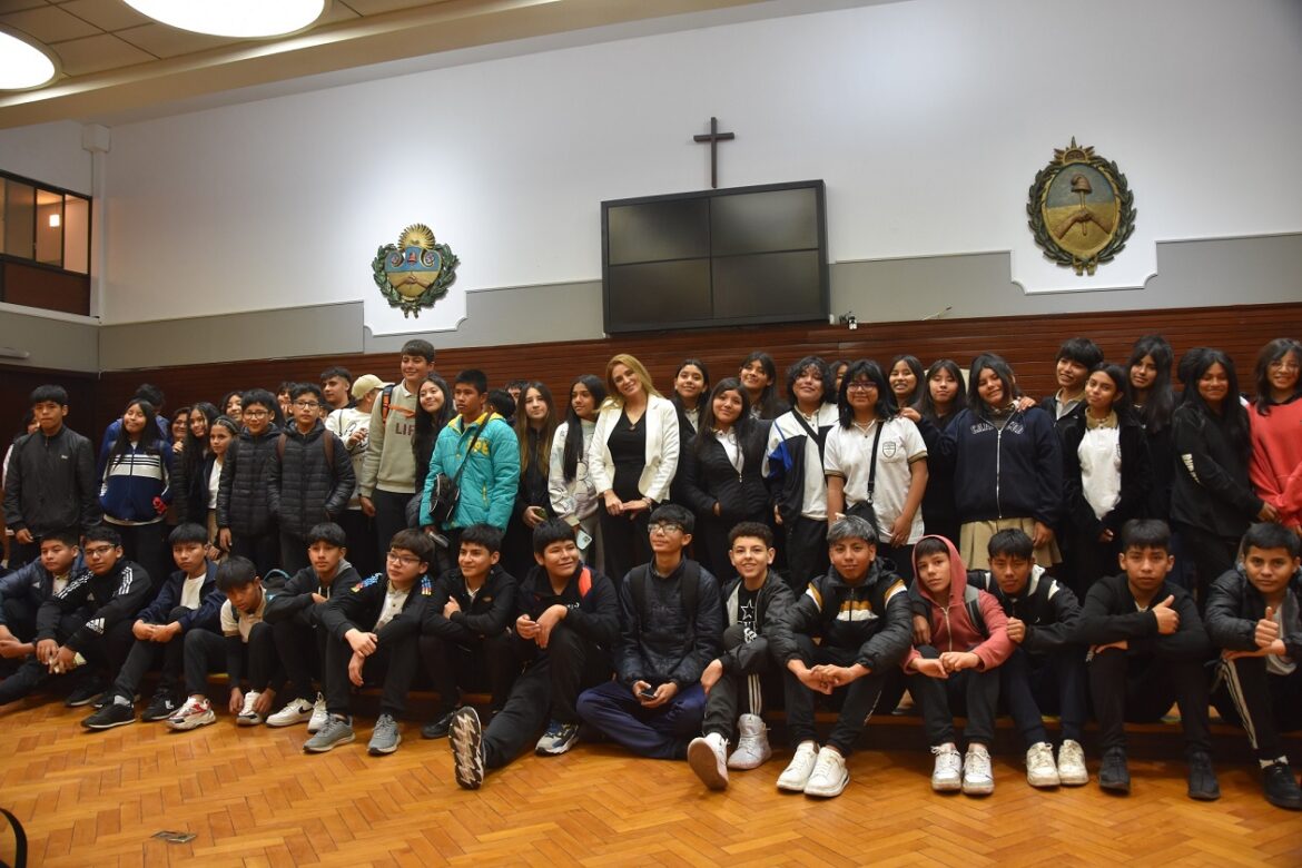 La Legislatura recibió la visita de alumnos de la escuela secundaria Nº 68 de Perico