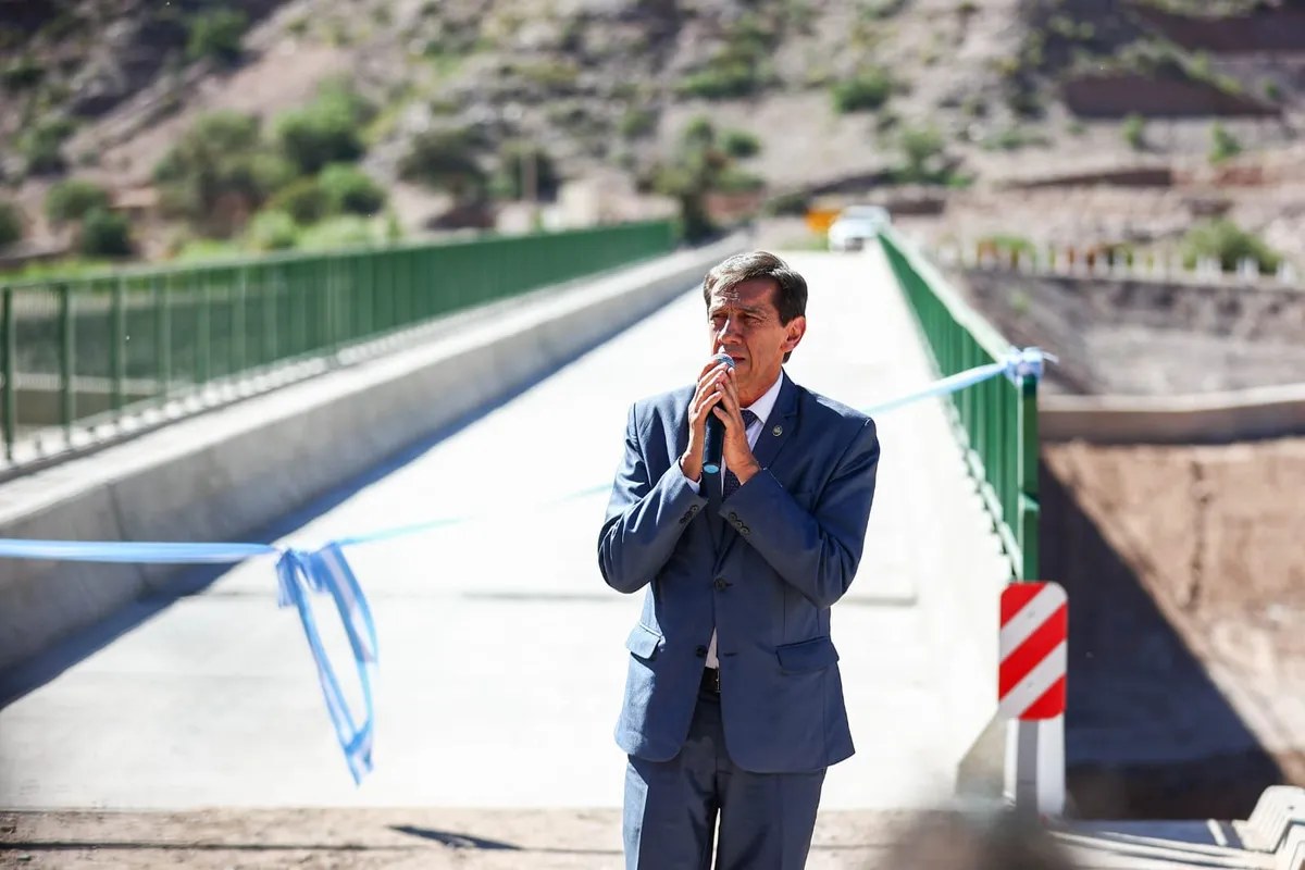 Carlos Sadir inauguró un puente en Purmamarca