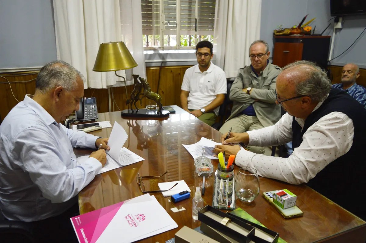 Agua Potable y municipio sampedreño firmaron convenio para ampliar red de agua